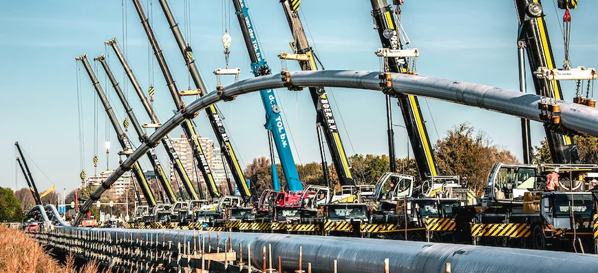 Douze grues pour un pipe-line