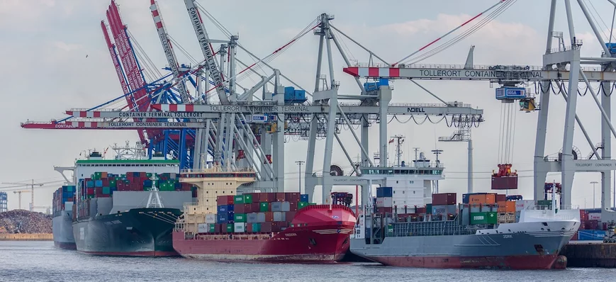 Le port de Hambourg à contre-courant sur le range 