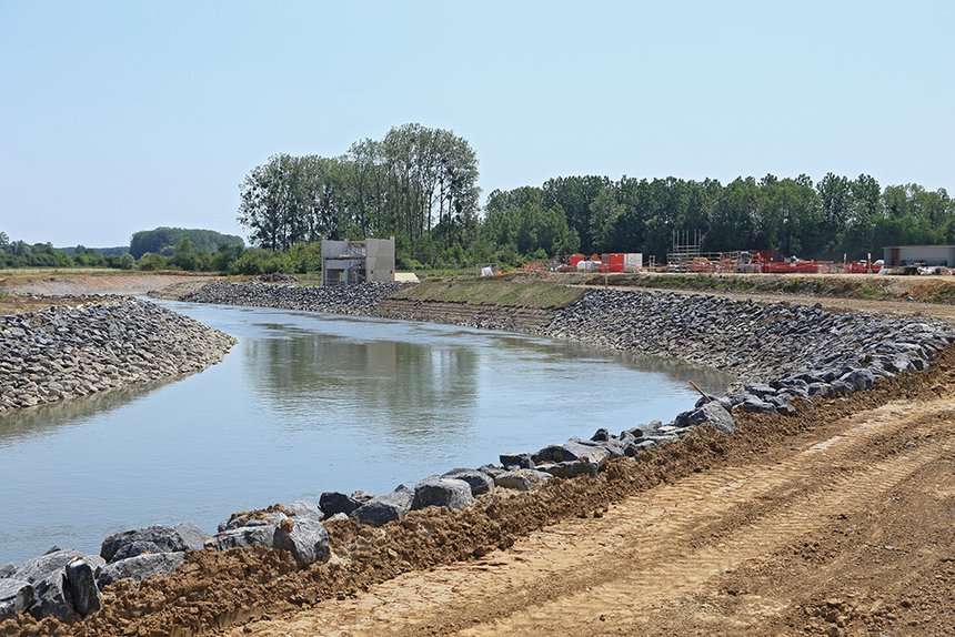 Détournement de l'Oise et construction d'un pont au dessus du futur canal Seine-Nord