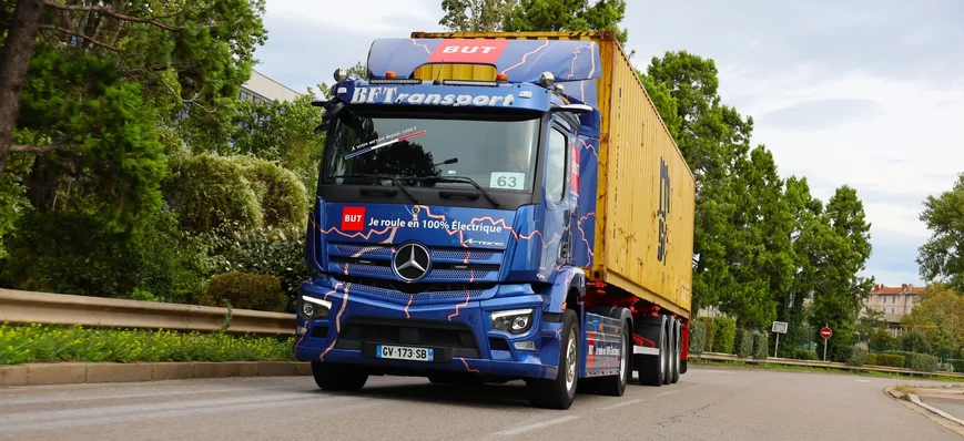 A Lyon, BFT exploite un tracteur Mercedes eActros 