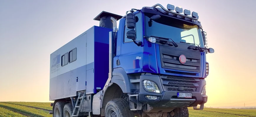 Camion-mystère : que va faire ce Tatra en plein ch