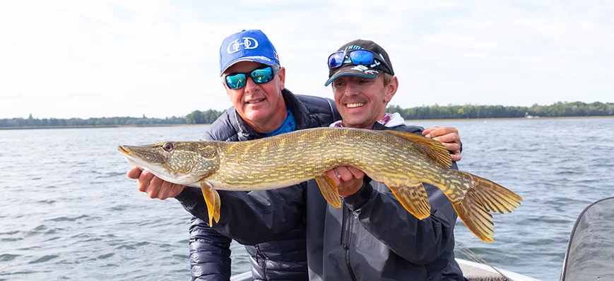 En Alsace, pêche sur le lac du Plobsheim près de S