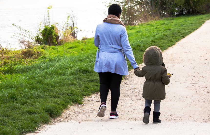 Monoparentalités : comment s’organise la prise en charge des enfants ?