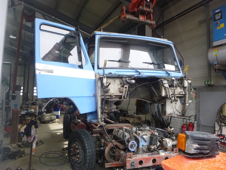 Un Berliet Stadair 55 en cours de restauration