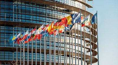 Entrée du bâtiment Louise Weiss, siège du Parlement européen à Strasbourg, France. - Image Libre de Droit