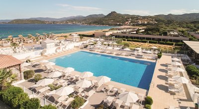 Vuie aÃ©rienne de la piscine