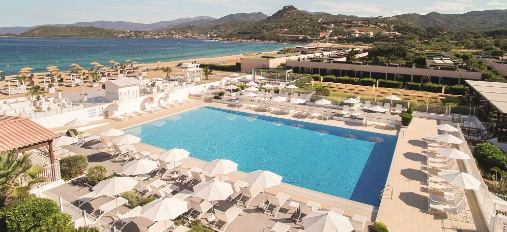 Vuie aÃ©rienne de la piscine