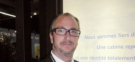 { element.images.0.titre }}