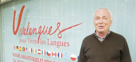 { element.images.0.titre }}