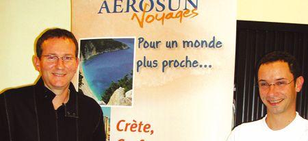 { element.images.0.titre }}