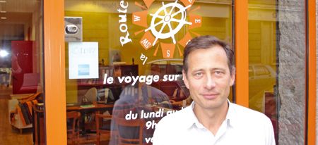{ element.images.0.titre }}