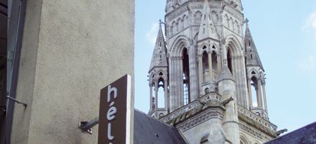 { element.images.0.titre }}