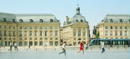 { element.images.0.titre }}