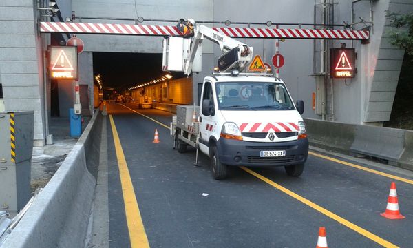 lyon le tunnel sous fourviere interdit a certains poids lourds dans le sens nord sud actu transport logistique fr