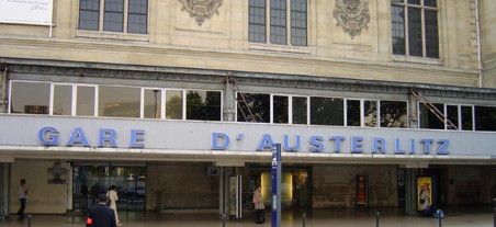 { element.images.0.titre }}