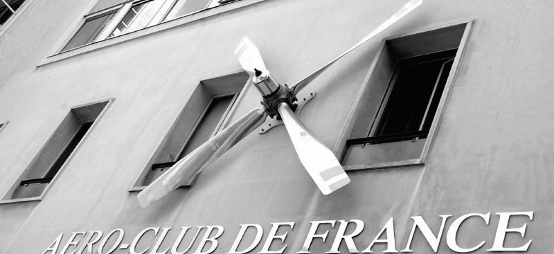 { element.images.0.titre }}