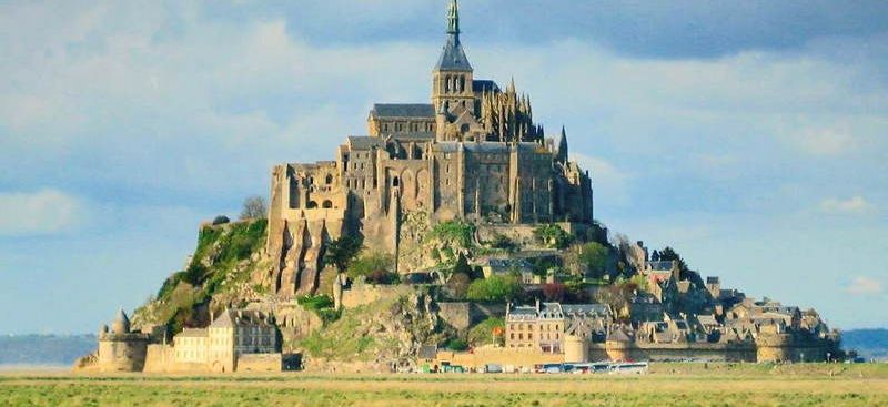 { element.images.0.titre }}