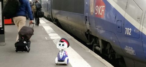 { element.images.0.titre }}