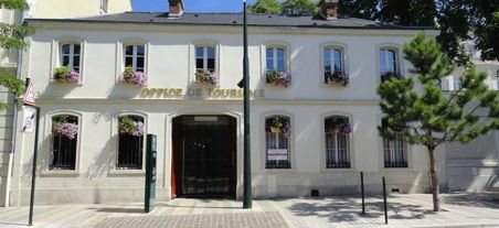 { element.images.0.titre }}