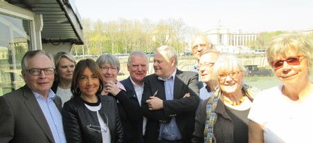 { element.images.0.titre }}