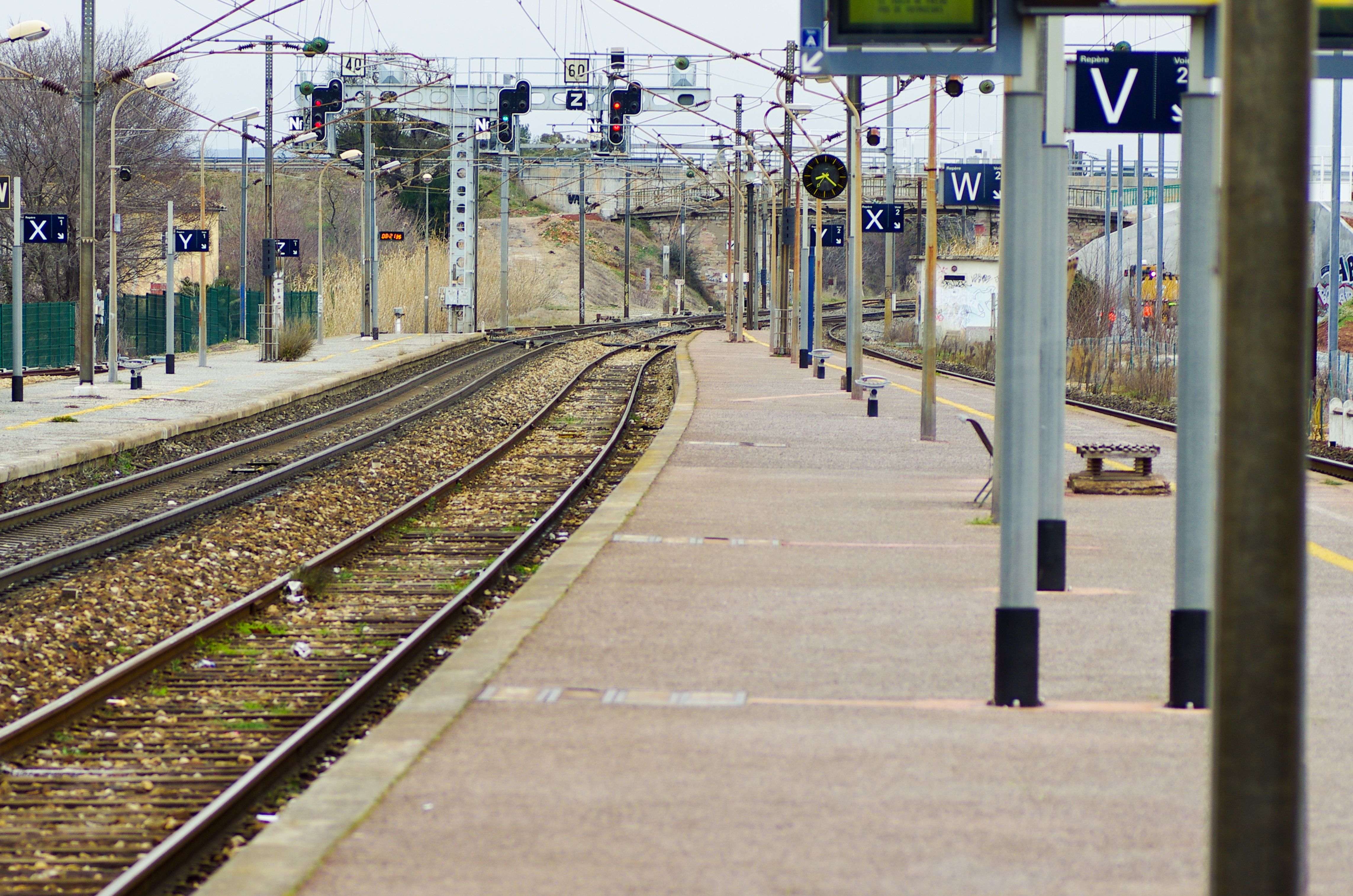 { element.images.0.titre }}