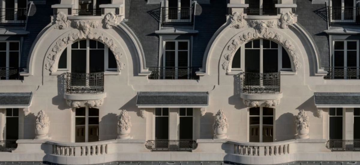 { element.images.0.titre }}