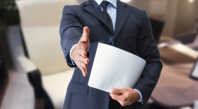 Les salariés d'Air France se serrent la ceinture... pour mieux payer leur futur PDG 