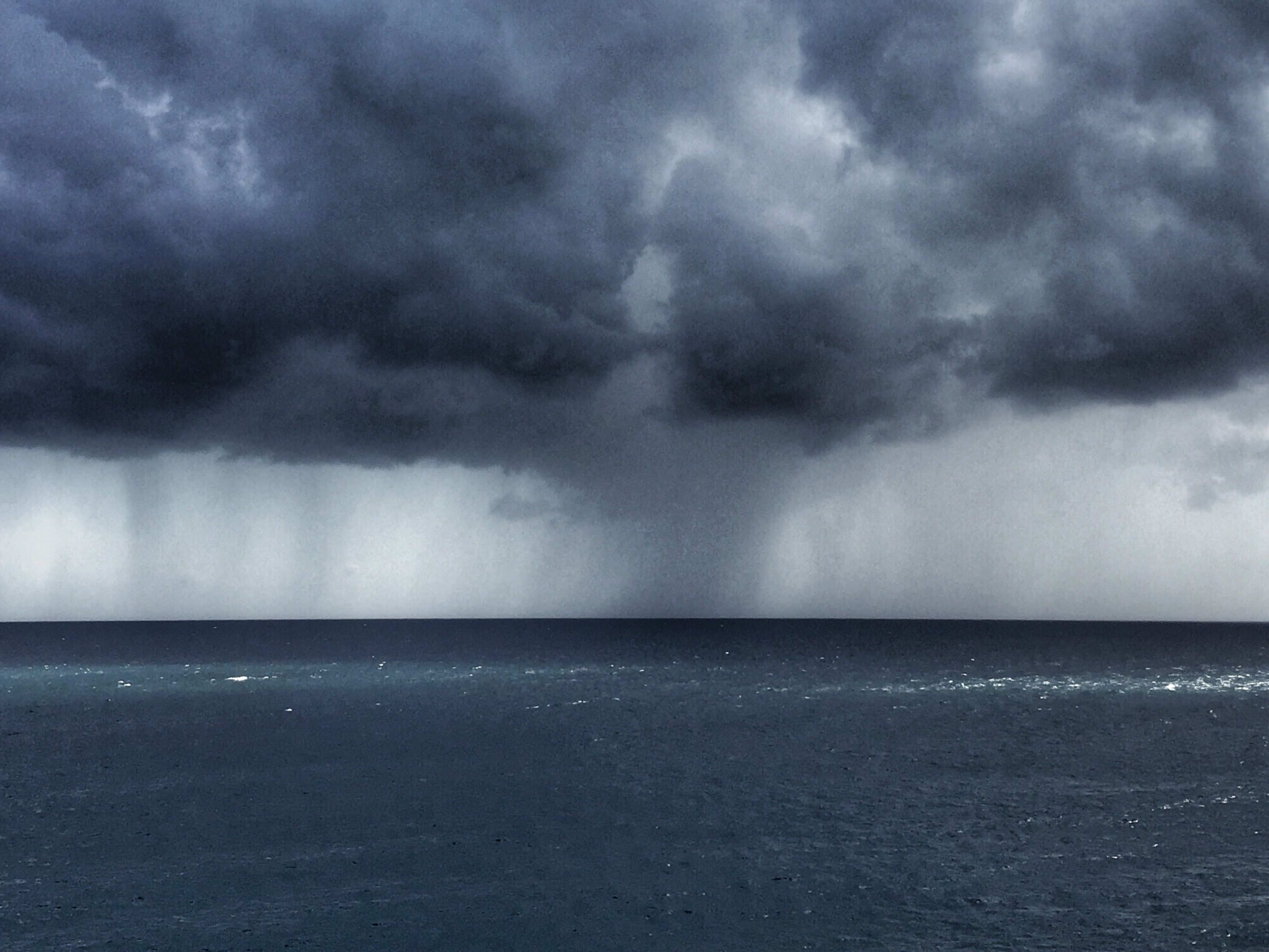 { element.images.0.titre }}
