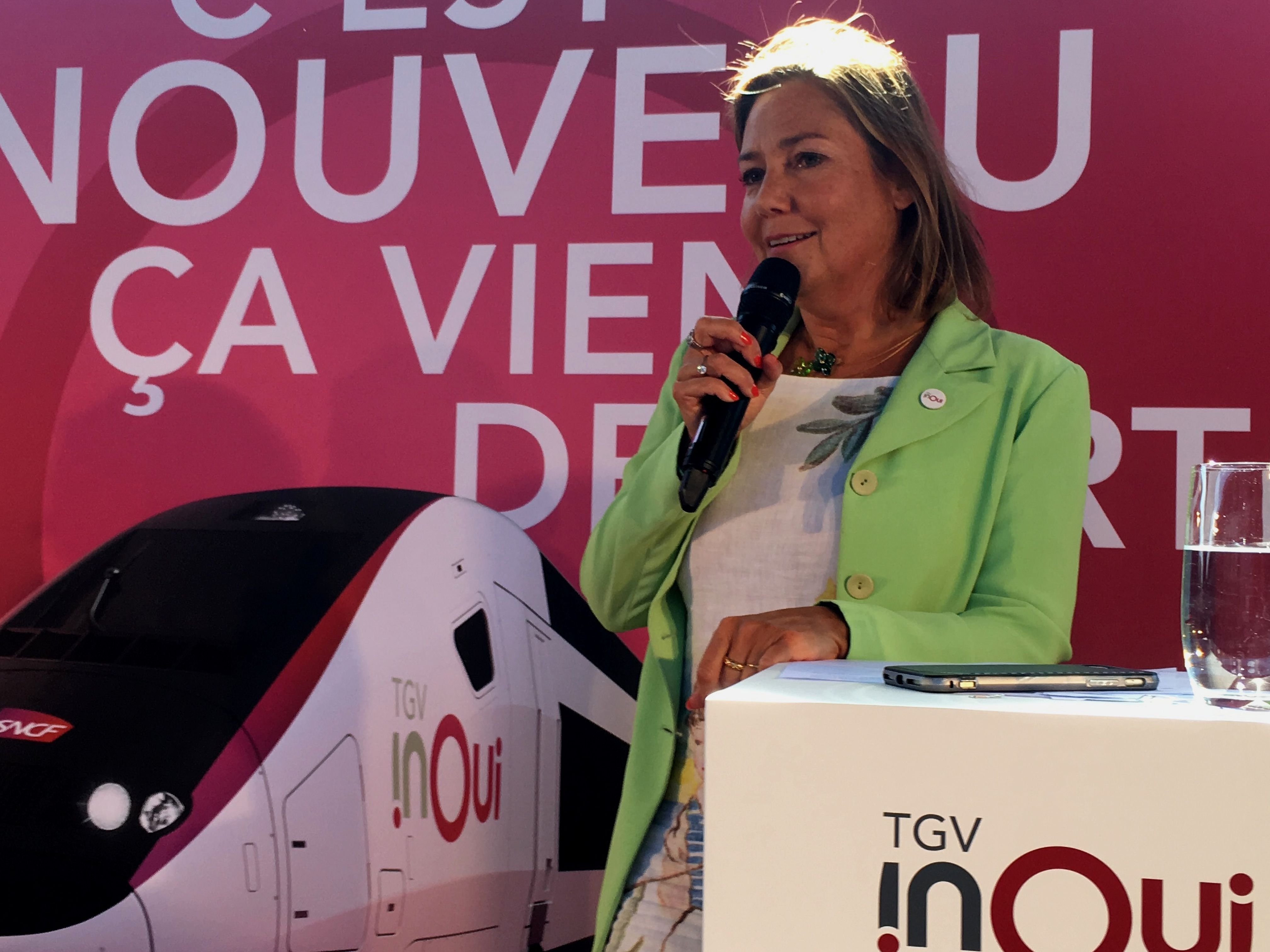 { element.images.0.titre }}
