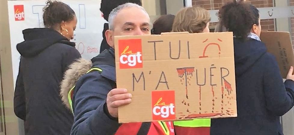 { element.images.0.titre }}