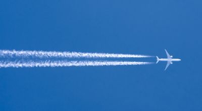 Pour les agences et les voyagistes, les compagnies aériennes doivent compenser leurs émissions de carbone 