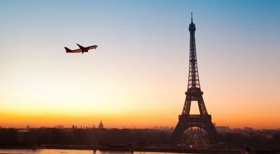 C’est officiel : les billets d’avion au départ de France vont être davantage taxés 