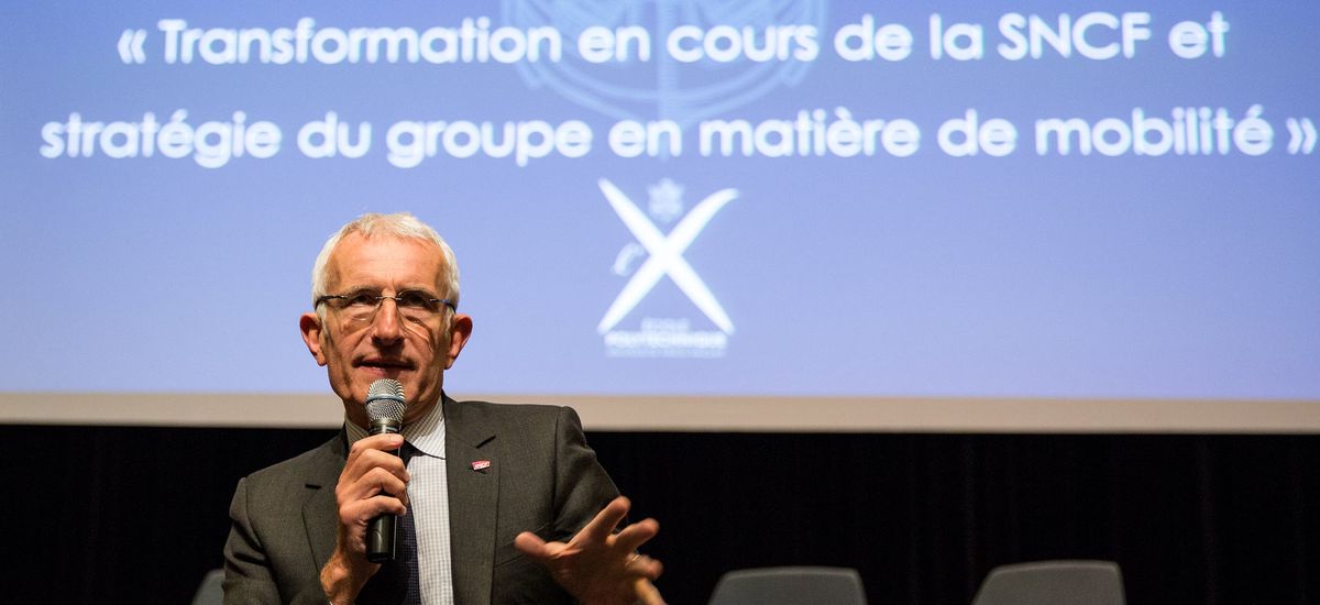 { element.images.0.titre }}