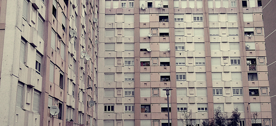 { element.images.0.titre }}