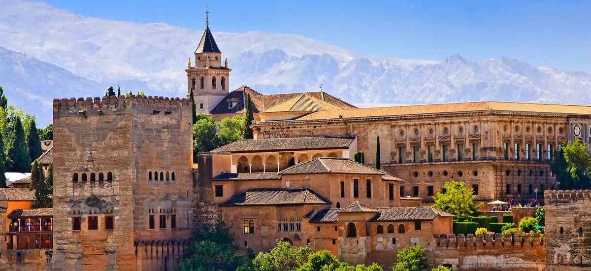 Alhambra Palais Des Doges Tour Eiffel Les Grands Sites Touristiques Rouvrent Peu A Peu Tour Hebdo