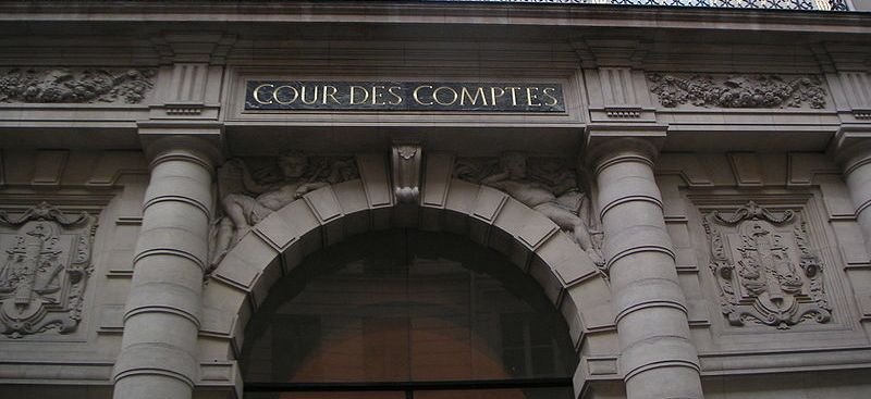 { element.images.0.titre }}
