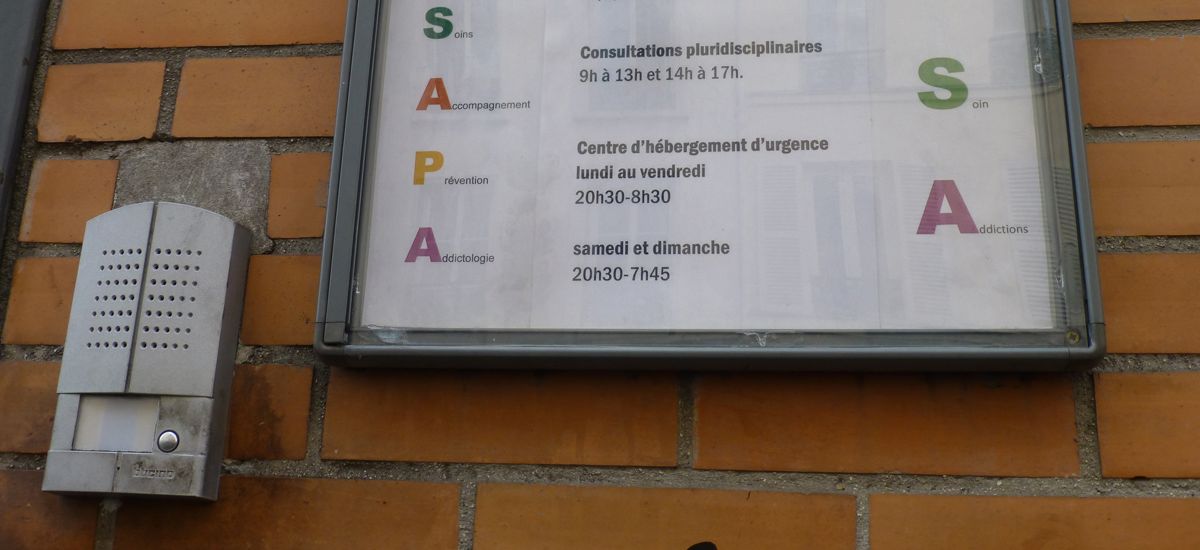 { element.images.0.titre }}