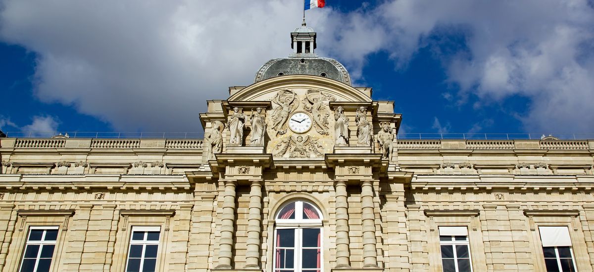 { element.images.0.titre }}