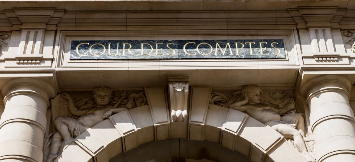 { element.images.0.titre }}