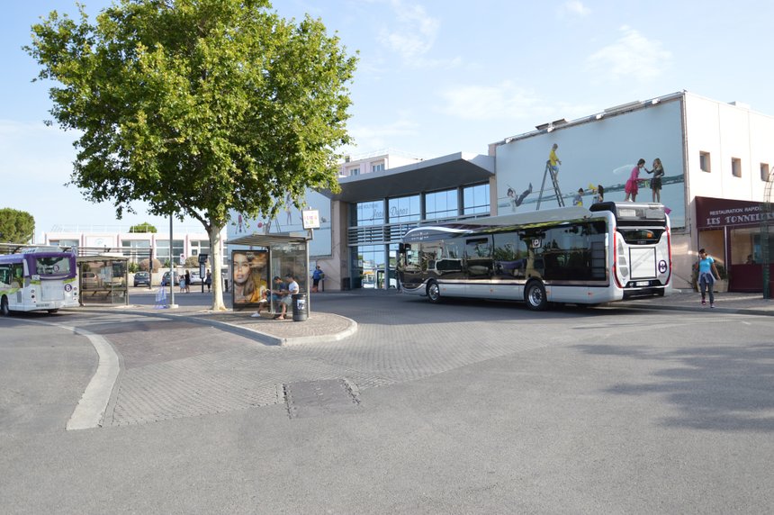 Transdev Experimente Le Bus A La Demande Sur Les Zones Industrielles Bus Car