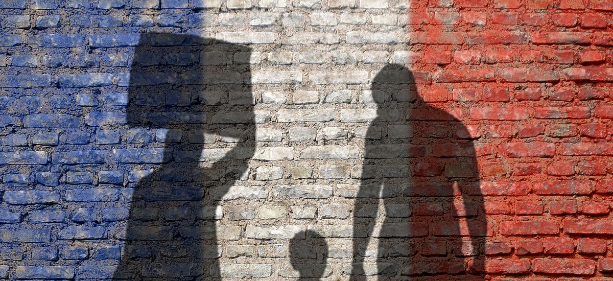 { element.images.0.titre }}