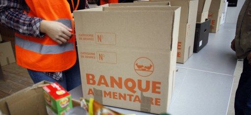 { element.images.0.titre }}