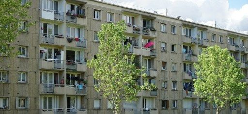 { element.images.0.titre }}