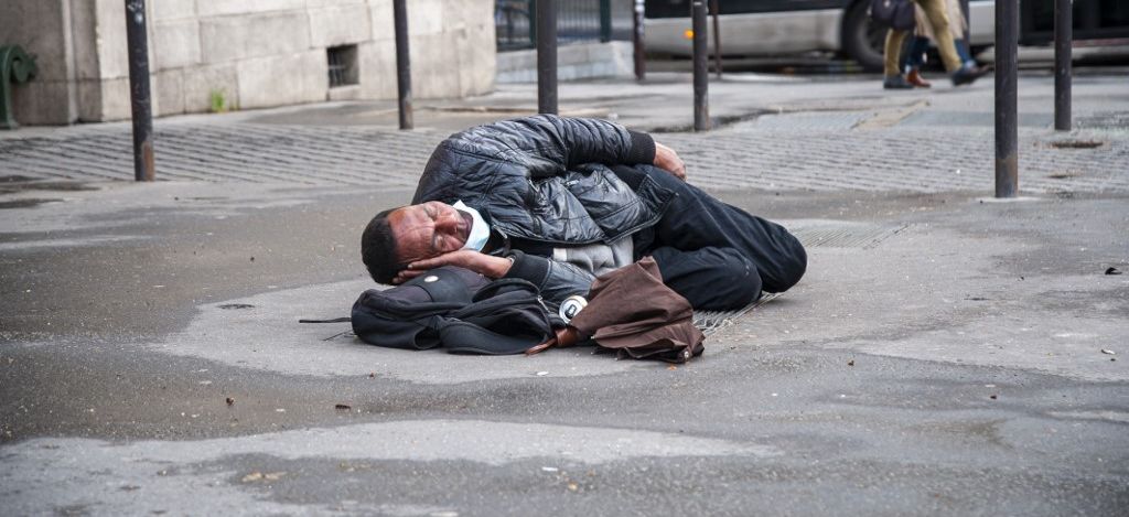 { element.images.0.titre }}