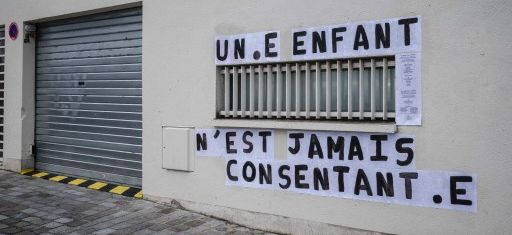 { element.images.0.titre }}
