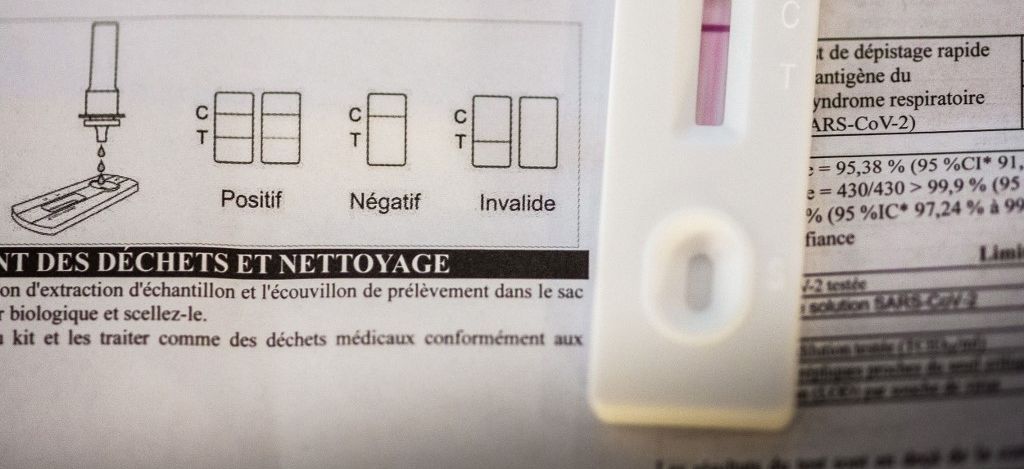 { element.images.0.titre }}