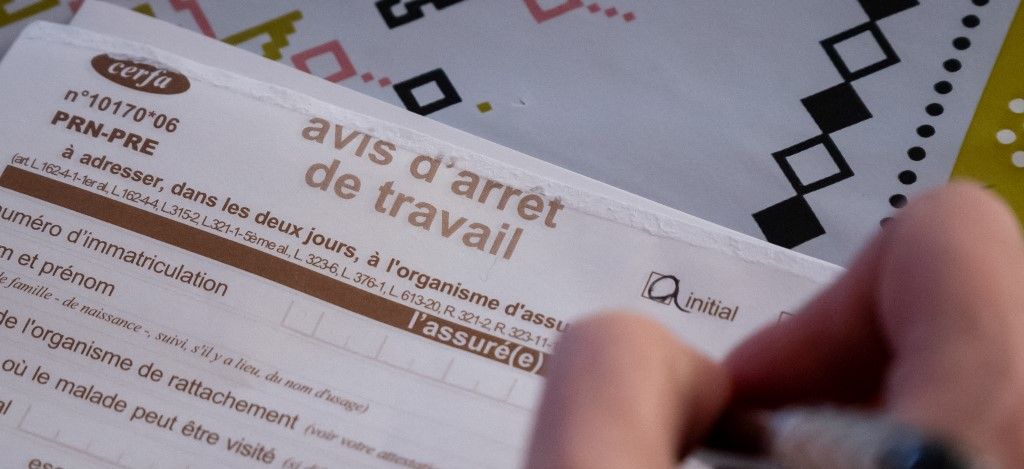 { element.images.0.titre }}