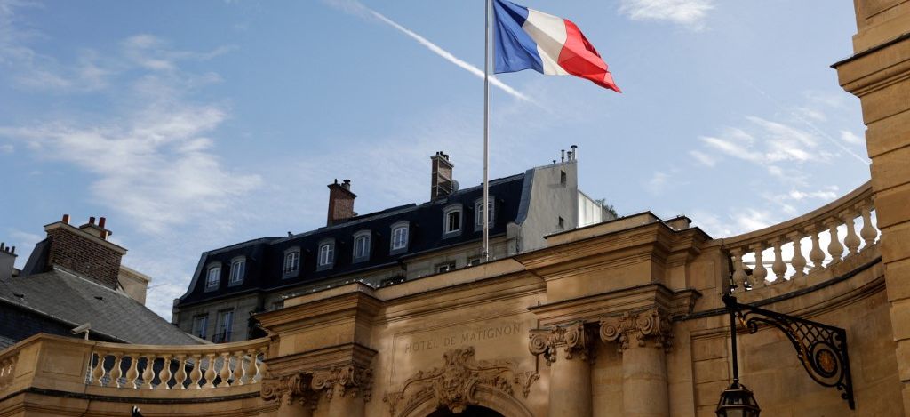 { element.images.0.titre }}