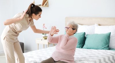 Personnes âgées ou handicapées : une « hausse persistante » des alertes pour maltraitances au 3977